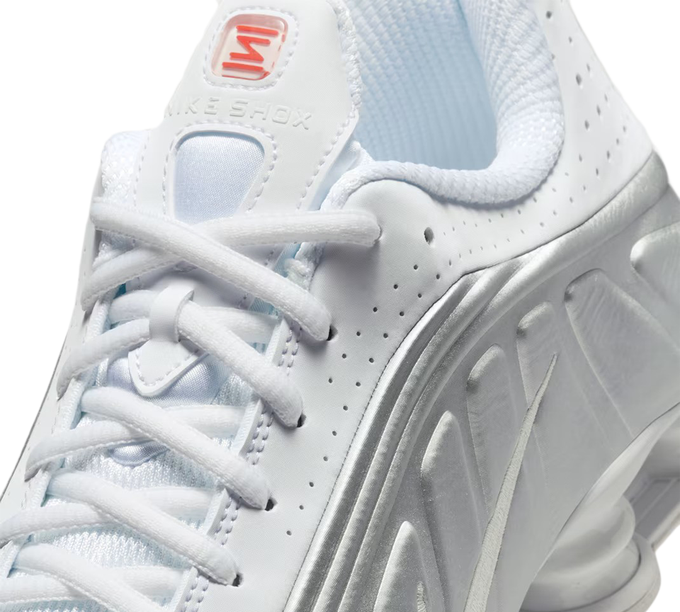 Nike Shox R4 Trainers White Metallic Silver UK 6-12