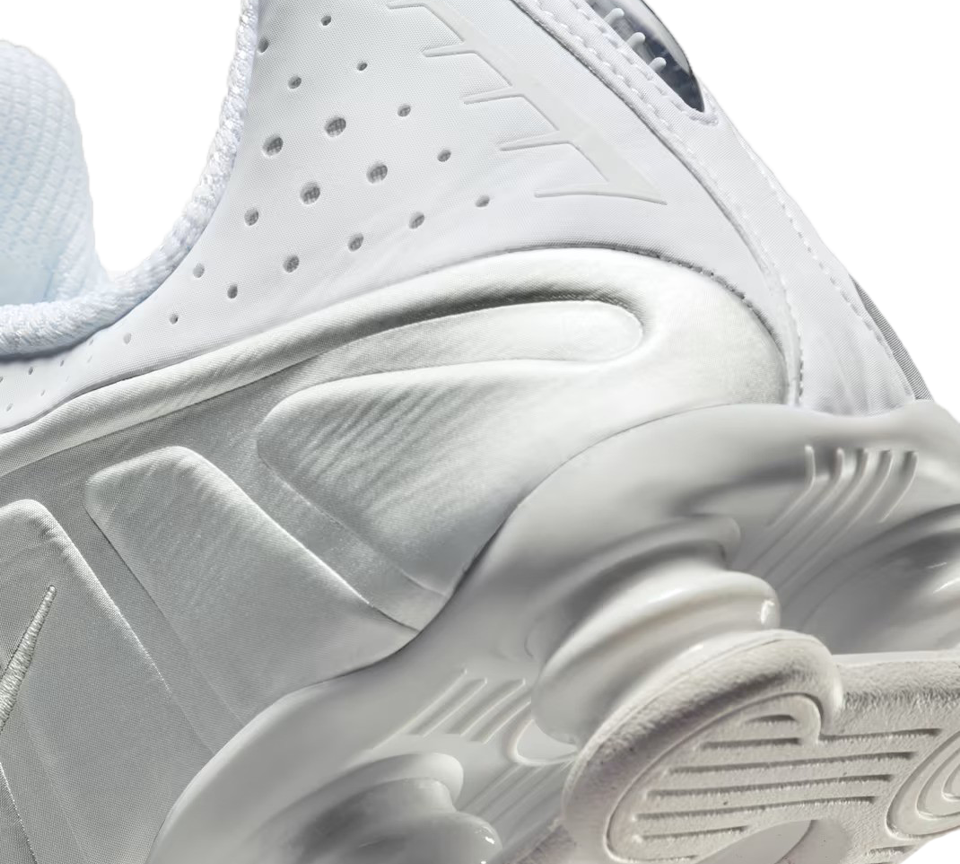 Nike Shox R4 Trainers White Metallic Silver UK 6-12
